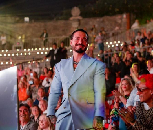 J-balvin-ícono-latino-de-la-moda-del-año-latin-america-fashion-awards.png