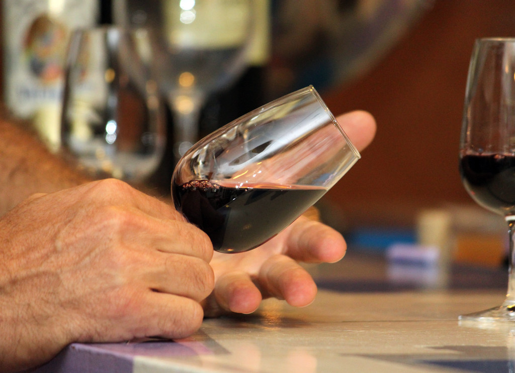 relcion-vino-tinto-y-dolor-de-cabeza